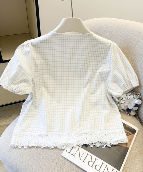 LUCPY(ラクピー)の「ナチュラルチェックレースヘムブラウス(シャツ/ブラウス・レディース・ホワイト/ブルー・LARGE/MEDIUM/SMALL/X-LARGE)」の4枚目の写真