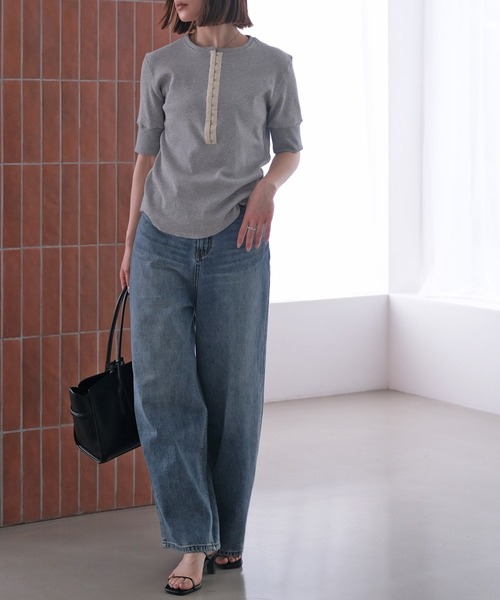 AKTE(アクテ)の「ヘンリーネックホックTシャツ(Tシャツ/カットソー・レディース・グレー/ホワイト・FREE)」の10枚目の写真