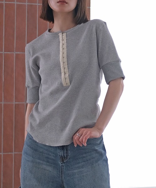 AKTE(アクテ)の「ヘンリーネックホックTシャツ(Tシャツ/カットソー・レディース・グレー/ホワイト・FREE)」の15枚目の写真