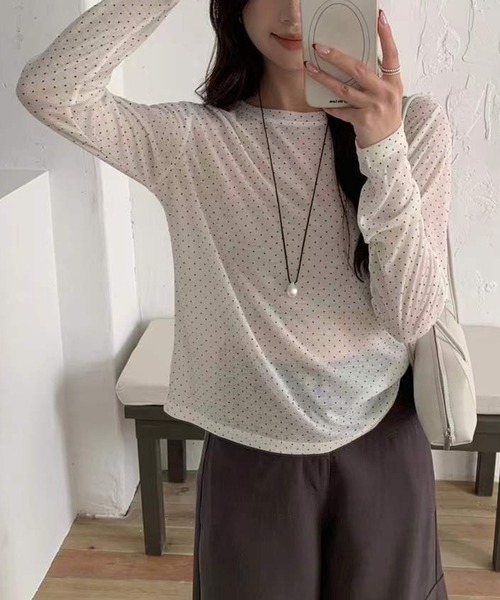 Chiina(チーナ)の「Chiina/ロングスリーブシアートップス(Tシャツ/カットソー・レディース・D/B/A/C・FREE)」の2枚目の写真