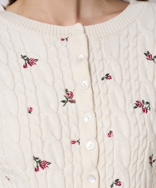 DEICY(デイシー)の「ローズ刺繍ケーブルカーディガン(カーディガン/ボレロ・レディース・ネイビー/グレー/アイボリー・FREE)」の21枚目の写真