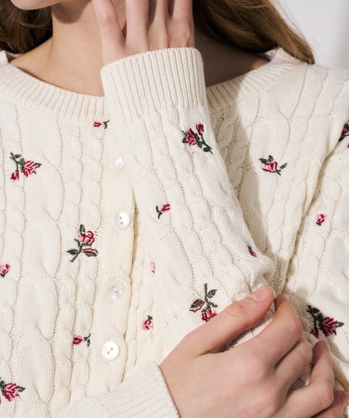 DEICY(デイシー)の「ローズ刺繍ケーブルカーディガン(カーディガン/ボレロ・レディース・ネイビー/グレー/アイボリー・FREE)」の22枚目の写真