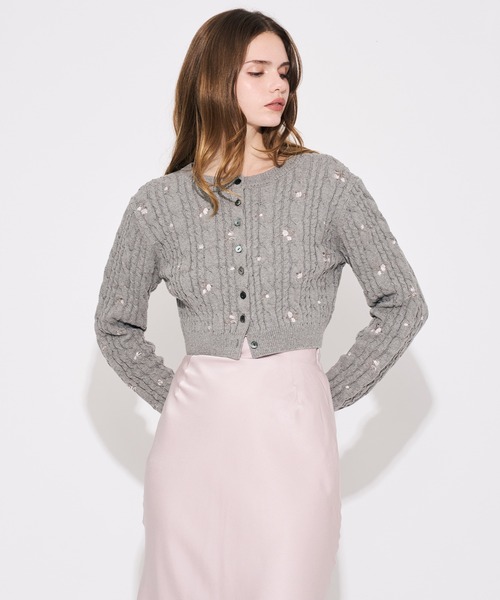 DEICY(デイシー)の「ローズ刺繍ケーブルカーディガン(カーディガン/ボレロ・レディース・ネイビー/グレー/アイボリー・FREE)」の15枚目の写真