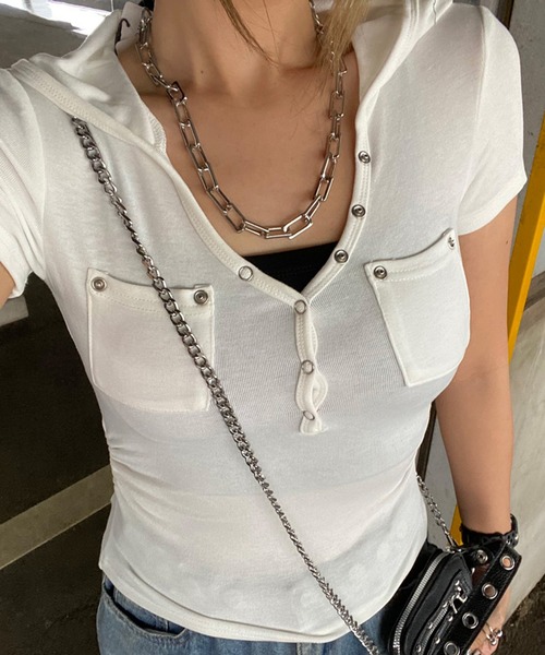 non-hedge(ノンヘッジ)の「ヘンリーフードサイドドロストトップス(Tシャツ/カットソー・レディース・カーキ/ブラック/チャコールグレー/ブラック×ホワイト/オフホワイト・FREE)」の2枚目の写真