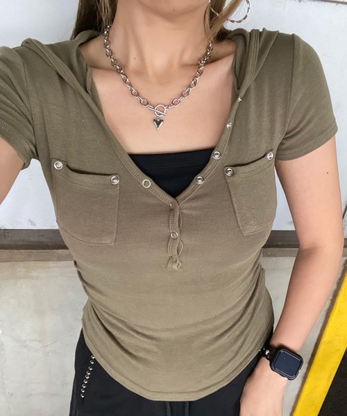 non-hedge(ノンヘッジ)の「ヘンリーフードサイドドロストトップス(Tシャツ/カットソー・レディース・カーキ/ブラック/チャコールグレー/ブラック×ホワイト/オフホワイト・FREE)」の5枚目の写真