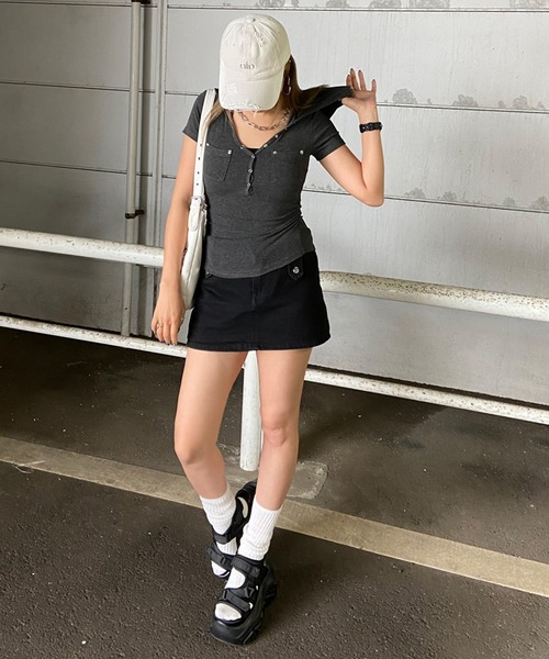 non-hedge(ノンヘッジ)の「ヘンリーフードサイドドロストトップス(Tシャツ/カットソー・レディース・カーキ/ブラック/チャコールグレー/ブラック×ホワイト/オフホワイト・FREE)」の11枚目の写真