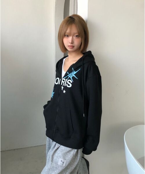 COIRIS(コイリス)の「ロアパズルロゴフードジップアップ 男女共用(パーカー・レディース・ブラック・1)」の6枚目の写真