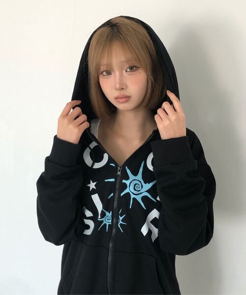 COIRIS(コイリス)の「ロアパズルロゴフードジップアップ 男女共用(パーカー・レディース・ブラック・1)」の7枚目の写真
