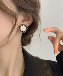 YU-KA:モノトーンフラワーイヤリング Monochrome Flower Earrings