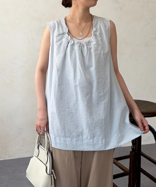 Chez toi(シェトワ)の「前後2WAYギャザーブラウス(シャツ/ブラウス・レディース・ブルー/ネイビー/ホワイト系その他・FREE)」の1枚目の写真