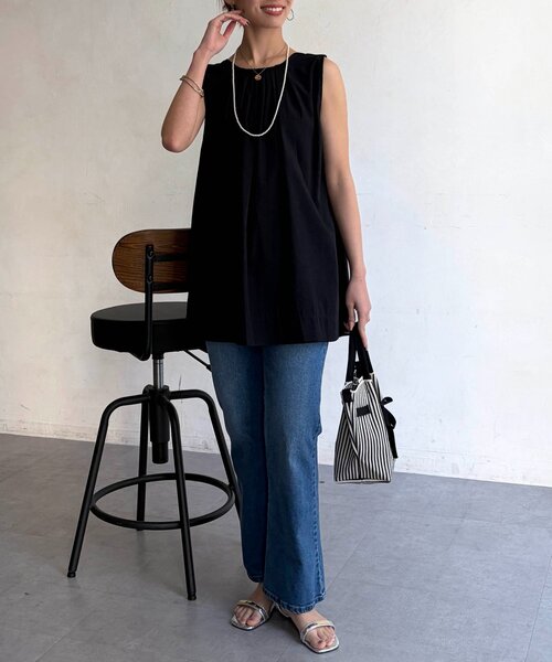 Chez toi(シェトワ)の「前後2WAYギャザーブラウス(シャツ/ブラウス・レディース・ブルー/ネイビー/ホワイト系その他・FREE)」の4枚目の写真