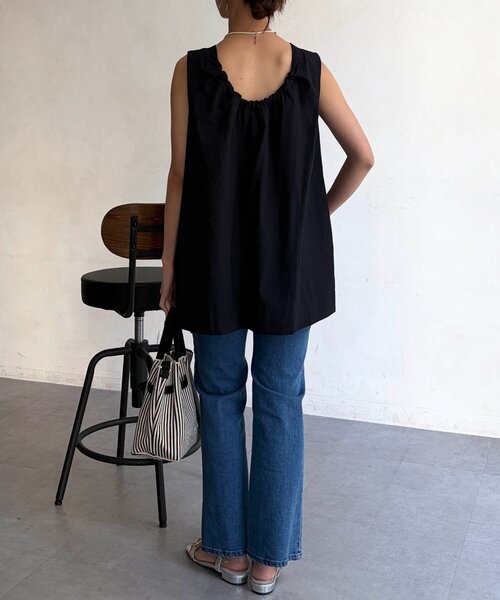 Chez toi(シェトワ)の「前後2WAYギャザーブラウス(シャツ/ブラウス・レディース・ブルー/ネイビー/ホワイト系その他・FREE)」の11枚目の写真