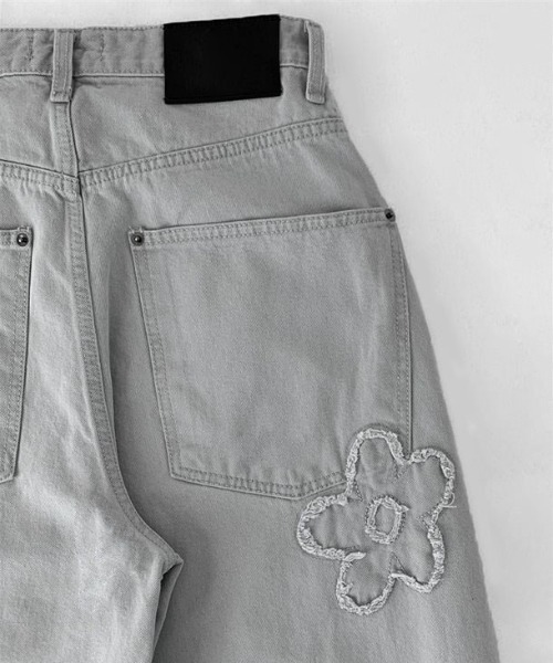 &soiree(アンドソワレ)の「フラワーモチーフ付きカーブワイドパンツ(その他パンツ・レディース・グレー・SMALL/MEDIUM/LARGE)」の6枚目の写真