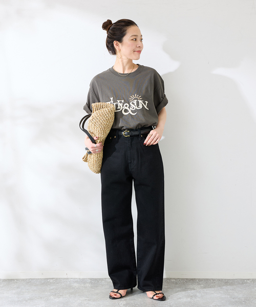 B.C STOCK(ベーセーストック)の「Tropical Embroidery Tシャツ(Tシャツ/カットソー・メンズ・ホワイト/ブラック系その他/ネイビー・LARGE/MEDIUM)」の5枚目の写真