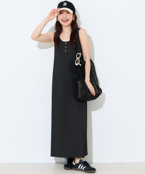 coca(coca)(コカ)の「\速乾・防シワ/リブボタンワンピース(ワンピース・レディース・ブラック/ブラウン・L/M/S)」の1枚目の写真