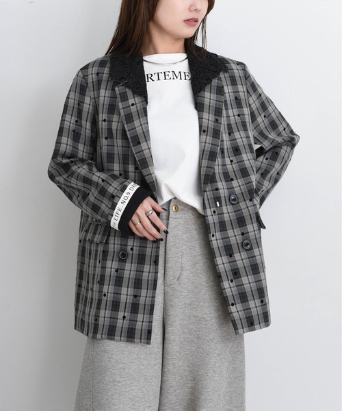 Eimee Law(エイミーロウ)の「ドットフロッキー レースカラー テーラードダブルジャケット(テーラードジャケット・レディース・ベージュ/ブラック/カーキ・FREE)」の3枚目の写真