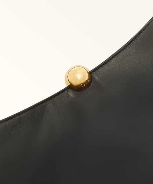 FURLA(フルラ)の「フルラ スフェラ ソフト (Furla Sfera Soft) バケットバッグ(ショルダーバッグ・レディース・グレイッシュベージュ/ブラック/オリーブ・ONE SIZE)」の6枚目の写真