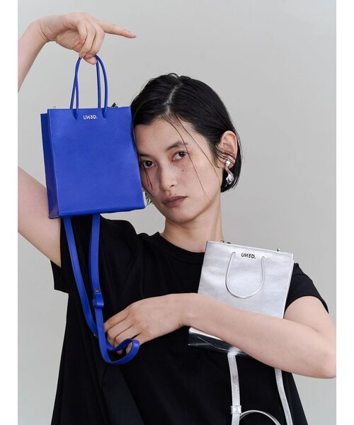 UN3D.(アンスリード)の「【UNKNOWN PRODUCTS】LEATHER PAPER BAG(ショルダーバッグ・レディース・シルバー/ブルー・FREE)」の3枚目の写真