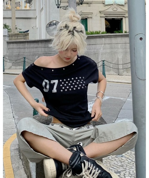 FUNdaysion(ファンデイション)の「07スタースタッズオフショルTシャツ(Tシャツ/カットソー・レディース・ブラック/ピンク・M)」の1枚目の写真
