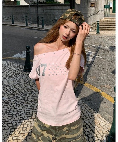 FUNdaysion(ファンデイション)の「07スタースタッズオフショルTシャツ(Tシャツ/カットソー・レディース・ブラック/ピンク・M)」の3枚目の写真
