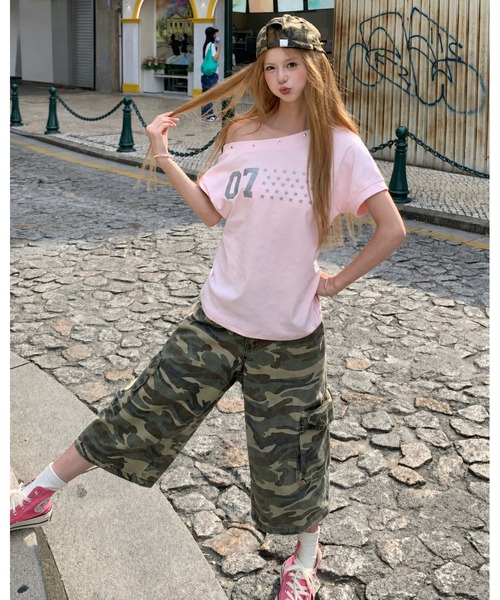 FUNdaysion(ファンデイション)の「07スタースタッズオフショルTシャツ(Tシャツ/カットソー・レディース・ブラック/ピンク・M)」の5枚目の写真