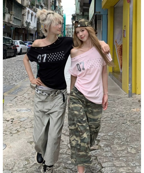 FUNdaysion(ファンデイション)の「07スタースタッズオフショルTシャツ(Tシャツ/カットソー・レディース・ブラック/ピンク・M)」の8枚目の写真