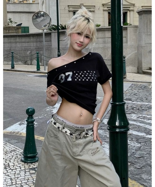 FUNdaysion(ファンデイション)の「07スタースタッズオフショルTシャツ(Tシャツ/カットソー・レディース・ブラック/ピンク・M)」の10枚目の写真