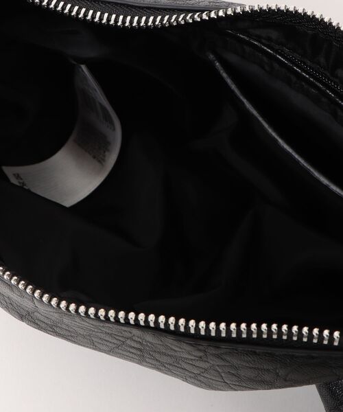 Desigual(デシグアル)の「Classic leather shoulder bag / クラシック レザーショルダーバッグ(ショルダーバッグ・レディース・ブラック・FREE)」の7枚目の写真