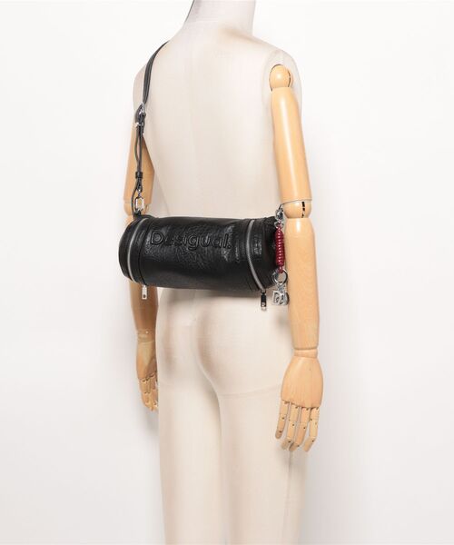Desigual(デシグアル)の「Classic leather shoulder bag / クラシック レザーショルダーバッグ(ショルダーバッグ・レディース・ブラック・FREE)」の3枚目の写真