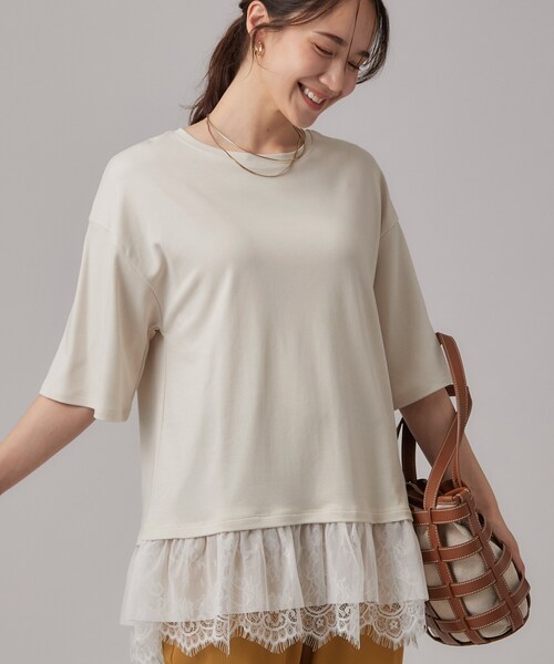 SHOO・LA・RUE(シューラルー)の「【ひんやり/UV/抗菌防臭/S-LL】1枚でサマ見え 裾レースTシャツ(Tシャツ/カットソー・レディース・チャコールグレー/ブラック/ライトベージュ・01/02/03/04)」の3枚目の写真