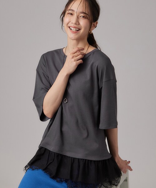 SHOO・LA・RUE(シューラルー)の「【ひんやり/UV/抗菌防臭/S-LL】1枚でサマ見え 裾レースTシャツ(Tシャツ/カットソー・レディース・チャコールグレー/ブラック/ライトベージュ・01/02/03/04)」の1枚目の写真