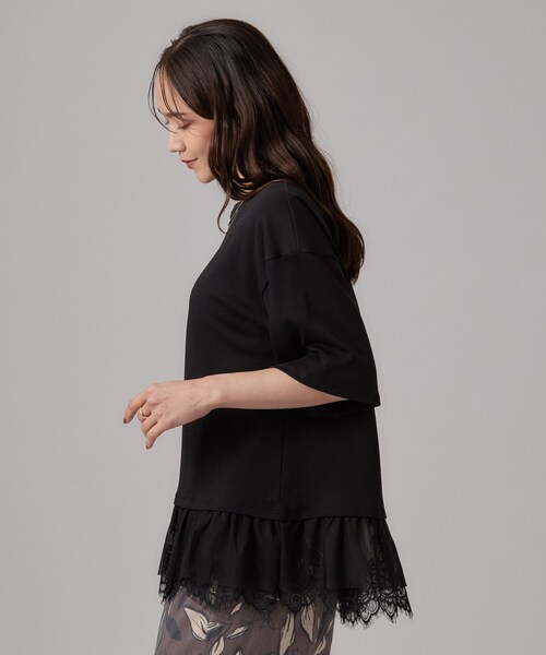 SHOO・LA・RUE(シューラルー)の「【ひんやり/UV/抗菌防臭/S-LL】1枚でサマ見え 裾レースTシャツ(Tシャツ/カットソー・レディース・チャコールグレー/ブラック/ライトベージュ・01/02/03/04)」の5枚目の写真