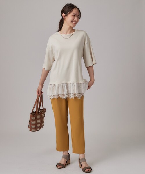SHOO・LA・RUE(シューラルー)の「【ひんやり/UV/抗菌防臭/S-LL】1枚でサマ見え 裾レースTシャツ(Tシャツ/カットソー・レディース・チャコールグレー/ブラック/ライトベージュ・01/02/03/04)」の10枚目の写真