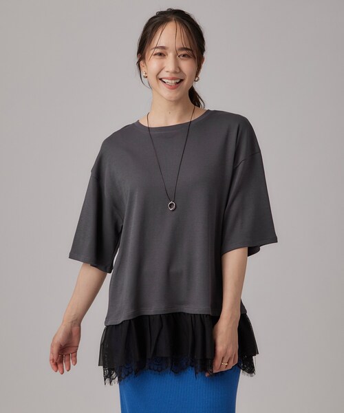 SHOO・LA・RUE(シューラルー)の「【ひんやり/UV/抗菌防臭/S-LL】1枚でサマ見え 裾レースTシャツ(Tシャツ/カットソー・レディース・チャコールグレー/ブラック/ライトベージュ・01/02/03/04)」の12枚目の写真