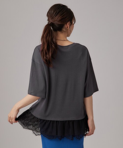 SHOO・LA・RUE(シューラルー)の「【ひんやり/UV/抗菌防臭/S-LL】1枚でサマ見え 裾レースTシャツ(Tシャツ/カットソー・レディース・チャコールグレー/ブラック/ライトベージュ・01/02/03/04)」の13枚目の写真