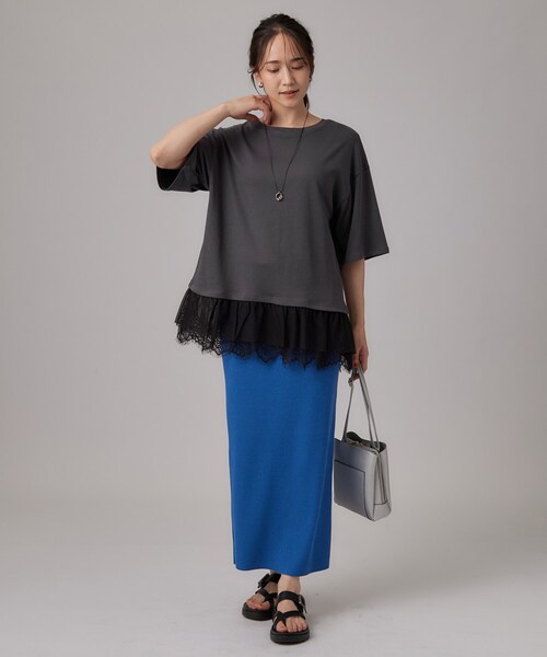 SHOO・LA・RUE(シューラルー)の「【ひんやり/UV/抗菌防臭/S-LL】1枚でサマ見え 裾レースTシャツ(Tシャツ/カットソー・レディース・チャコールグレー/ブラック/ライトベージュ・01/02/03/04)」の14枚目の写真