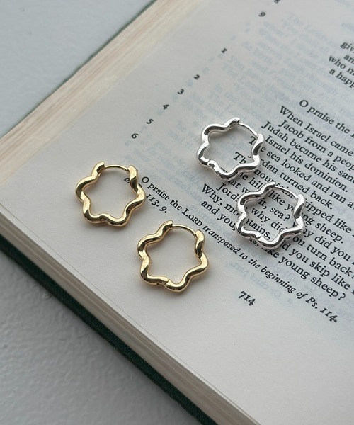 apres jour clair(アプレジュールクレア)の「【apres jour clair】フラワー型ピアス(ピアス(両耳用)・レディース・シルバー/ゴールド・FREE)」の3枚目の写真