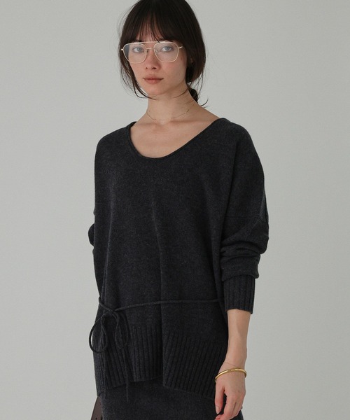 BABYLONE(バビロン)の「Vネックドロストニット<セットアップ対応>(ニット/セーター・レディース・チャコール/ベビーピンク/ブラウン・フリー)」の4枚目の写真