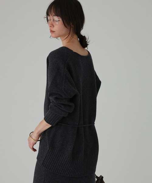 BABYLONE(バビロン)の「Vネックドロストニット<セットアップ対応>(ニット/セーター・レディース・チャコール/ベビーピンク/ブラウン・フリー)」の5枚目の写真