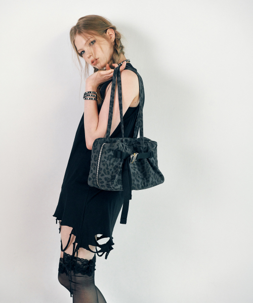NILLRING(ニルリン)の「午後5時 ショルダーバッグ_レオパード チャコール(ショルダーバッグ・レディース・その他・FREE)」の6枚目の写真