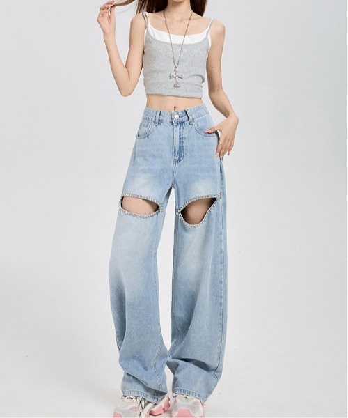 &soiree(アンドソワレ)の「ビジュー付きカットアウトデニムワイドパンツ(デニムパンツ・レディース・ブルー・X-LARGE/LARGE/MEDIUM/SMALL/X-SMALL)」の4枚目の写真
