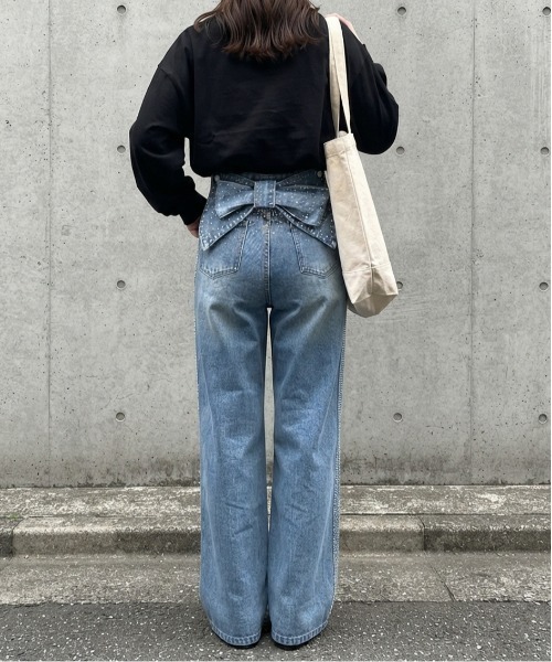 Rejoule(リジュール)の「バッグリボン ラインストーンデニムパンツ(デニムパンツ・レディース・ライトブルー・M/S)」の3枚目の写真