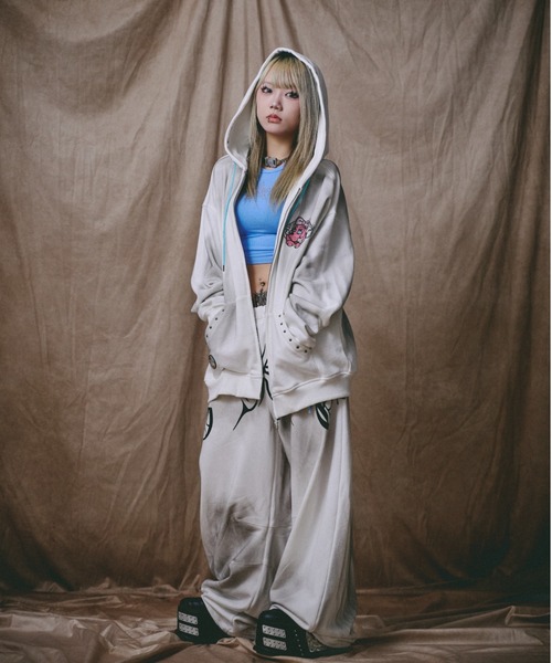 GALFY(ガルフィー)の「GALFY/ガルフィー/別注 地雷ギャル ZIPパーカー(パーカー・レディース・ブラック/カモフラージュ/ホワイト・1/2)」の19枚目の写真