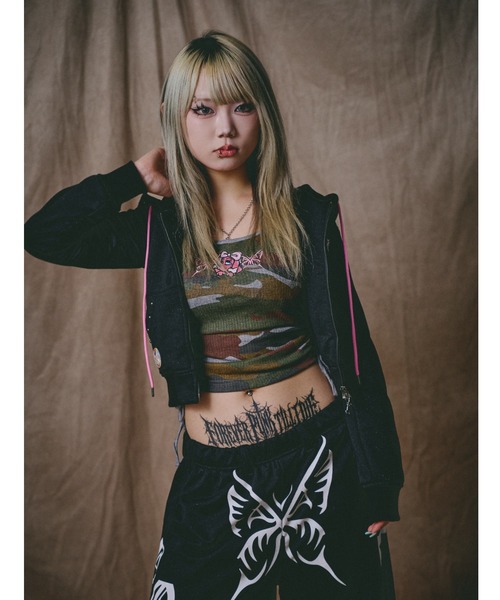 GALFY(ガルフィー)の「GALFY/ガルフィー/別注 地雷ギャル ZIPパーカー(パーカー・レディース・ブラック/カモフラージュ/ホワイト・1/2)」の22枚目の写真