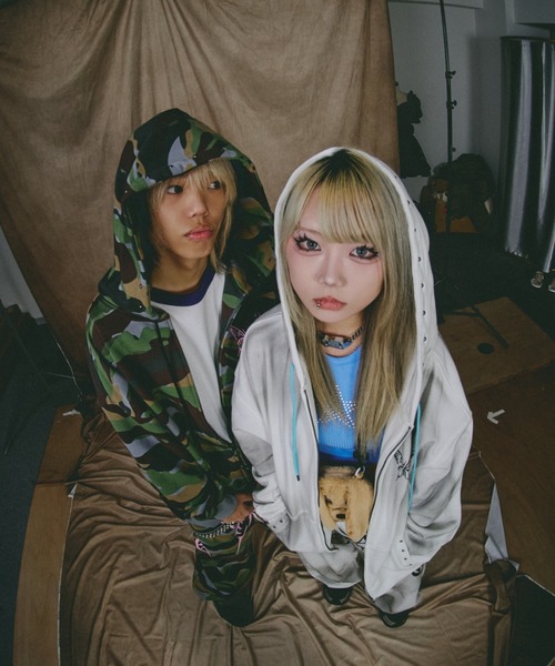 GALFY(ガルフィー)の「GALFY/ガルフィー/別注 地雷ギャル ZIPパーカー(パーカー・レディース・ブラック/カモフラージュ/ホワイト・1/2)」の7枚目の写真