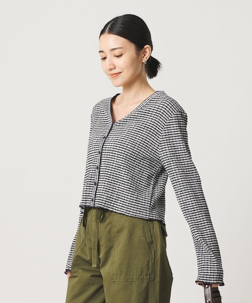 BEAUTY&YOUTH UNITED ARROWS(ビューティーアンドユースユナイテッドアローズ)の「ソリッド&チェック Vネック カーディガン(カーディガン/ボレロ・レディース・ホワイト/ブラック/ライトブルー・FREE)」の5枚目の写真