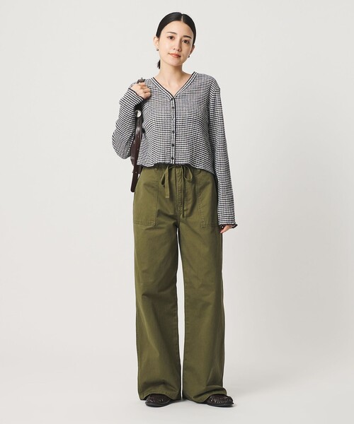 BEAUTY&YOUTH UNITED ARROWS(ビューティーアンドユースユナイテッドアローズ)の「ソリッド&チェック Vネック カーディガン(カーディガン/ボレロ・レディース・ホワイト/ブラック/ライトブルー・FREE)」の6枚目の写真