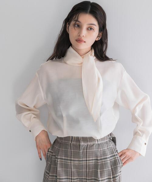 URBAN RESEARCH ROSSO WOMEN(アーバンリサーチ ロッソ)の「タイデザインセミシアーブラウス(シャツ/ブラウス・レディース・ライトブルー/チャコールグレー/オフホワイト・FREE)」の22枚目の写真