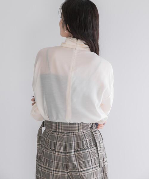URBAN RESEARCH ROSSO WOMEN(アーバンリサーチ ロッソ)の「タイデザインセミシアーブラウス(シャツ/ブラウス・レディース・ライトブルー/チャコールグレー/オフホワイト・FREE)」の16枚目の写真
