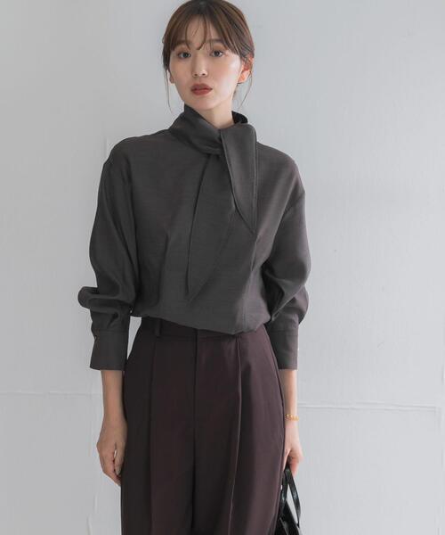 URBAN RESEARCH ROSSO WOMEN(アーバンリサーチ ロッソ)の「タイデザインセミシアーブラウス(シャツ/ブラウス・レディース・ライトブルー/チャコールグレー/オフホワイト・FREE)」の20枚目の写真